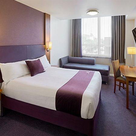 Premier Inn Warrington South ภายนอก รูปภาพ