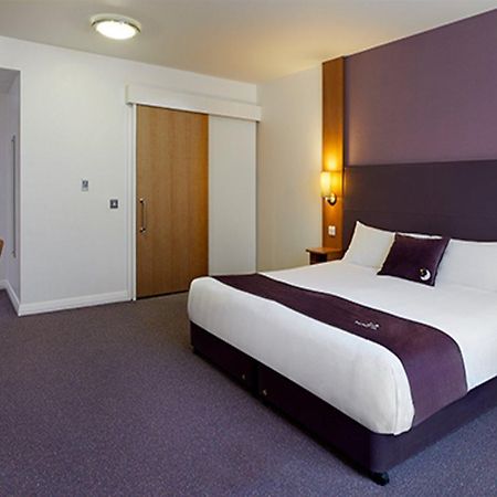 Premier Inn Warrington South ภายนอก รูปภาพ