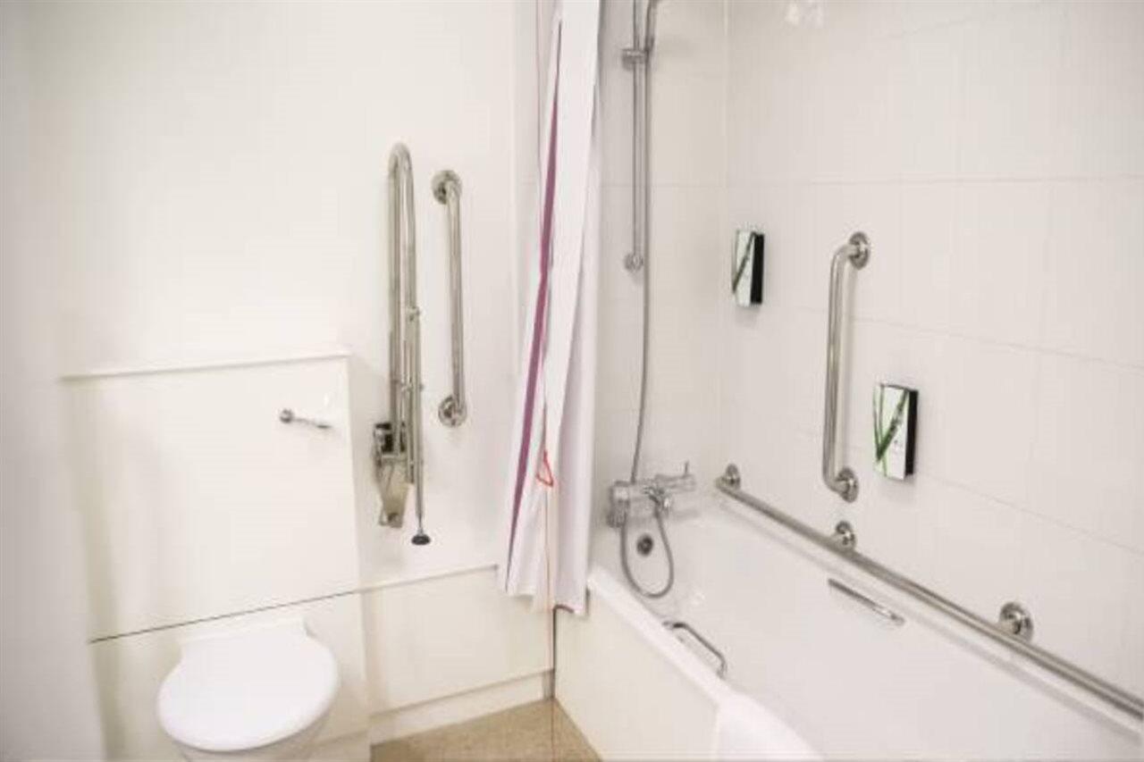 Premier Inn Warrington South ภายนอก รูปภาพ